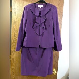 Tahari 2 piece suit skirt set with ruffles